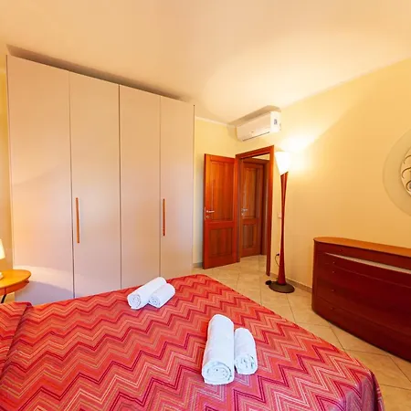 Appartamento With Sea View And Pool In