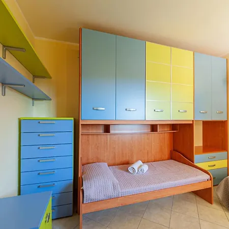 With Sea View And Pool In Apartman